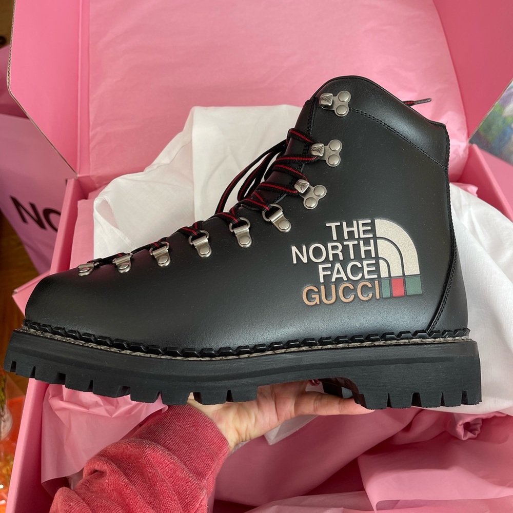 This pair of ankle boots is part of The North Face x Gucci collection, - Picture 2 of 9